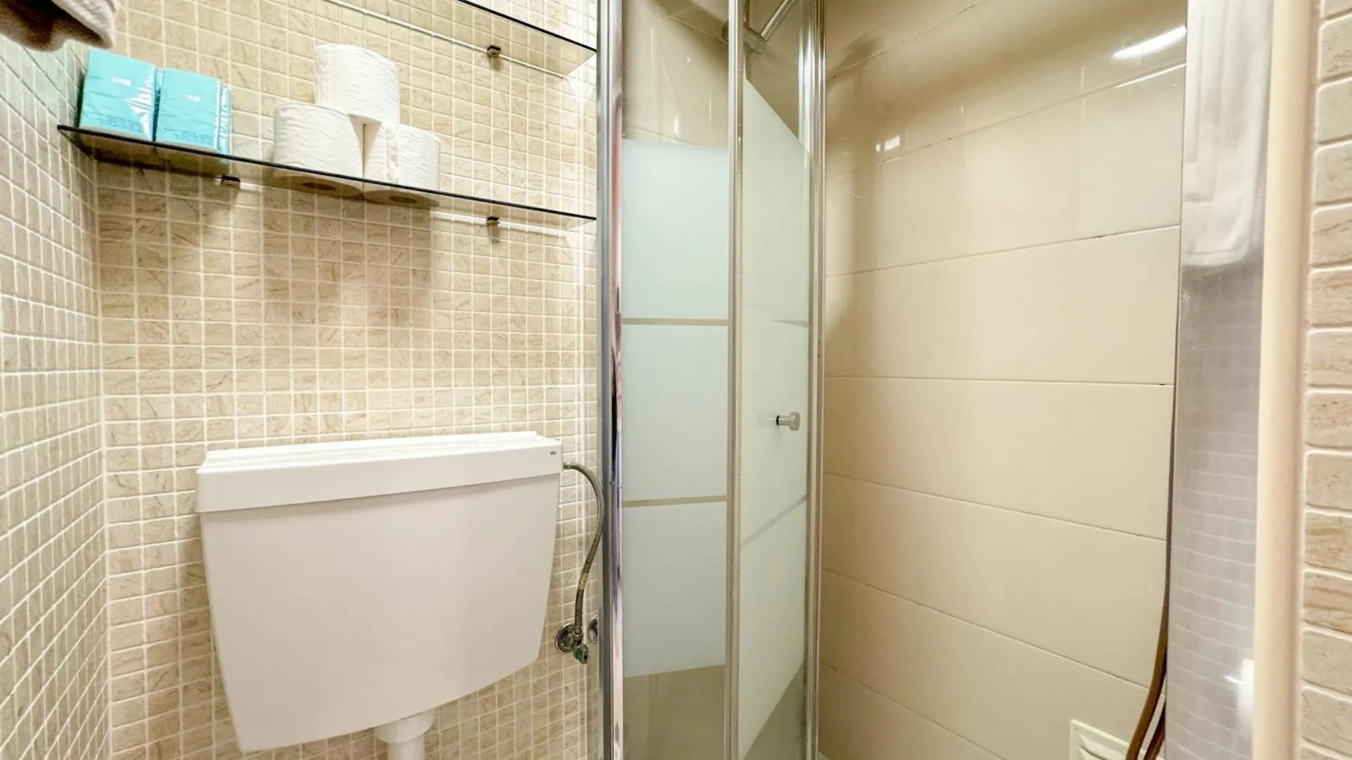 Апартаменты Quiet And Cozy, Easy Access To Lisbon Highlights #1880 0*,
