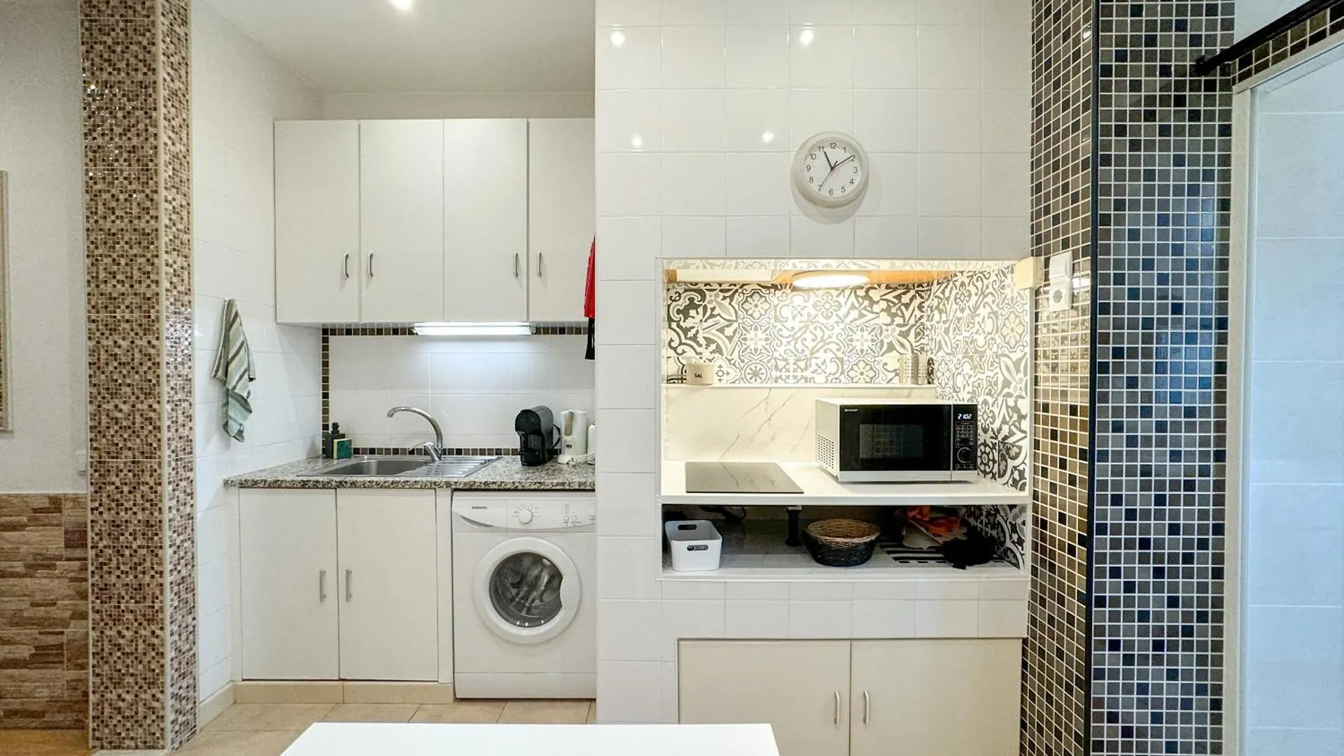 Quiet And Cozy, Easy Access To Lisbon Highlights #1880 Apartment