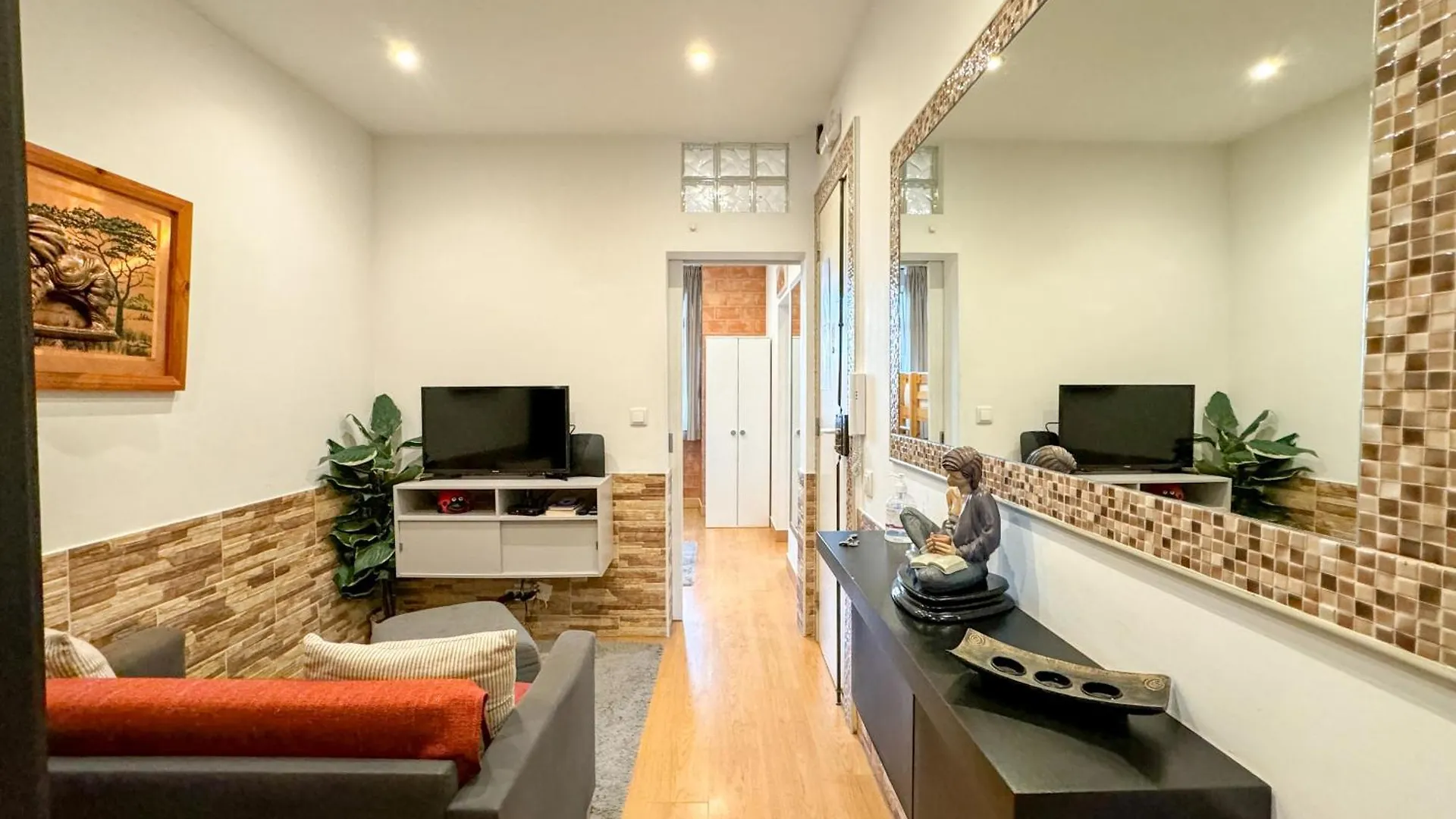 Quiet And Cozy, Easy Access To Lisbon Highlights #1880 Apartment 0*,  Portugal