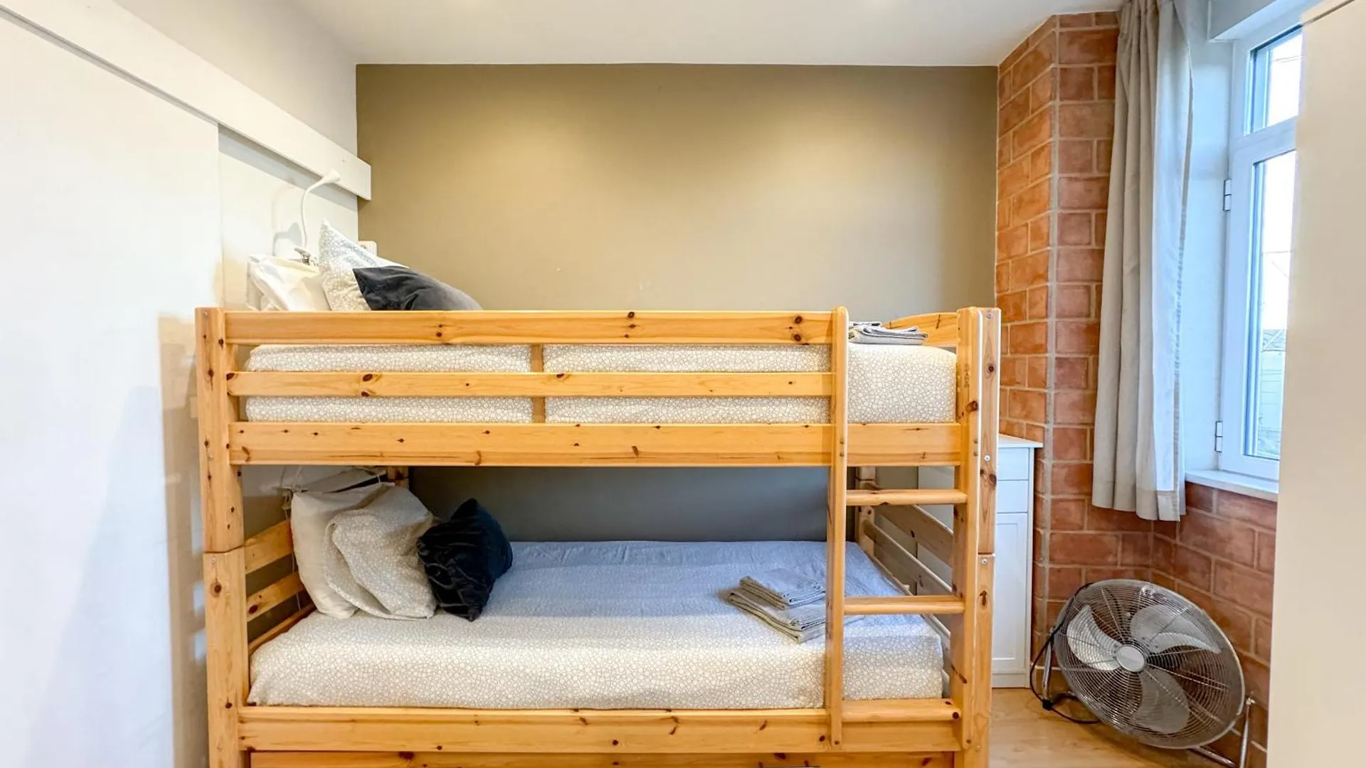 Quiet And Cozy, Easy Access To Lisbon Highlights #1880 Apartment