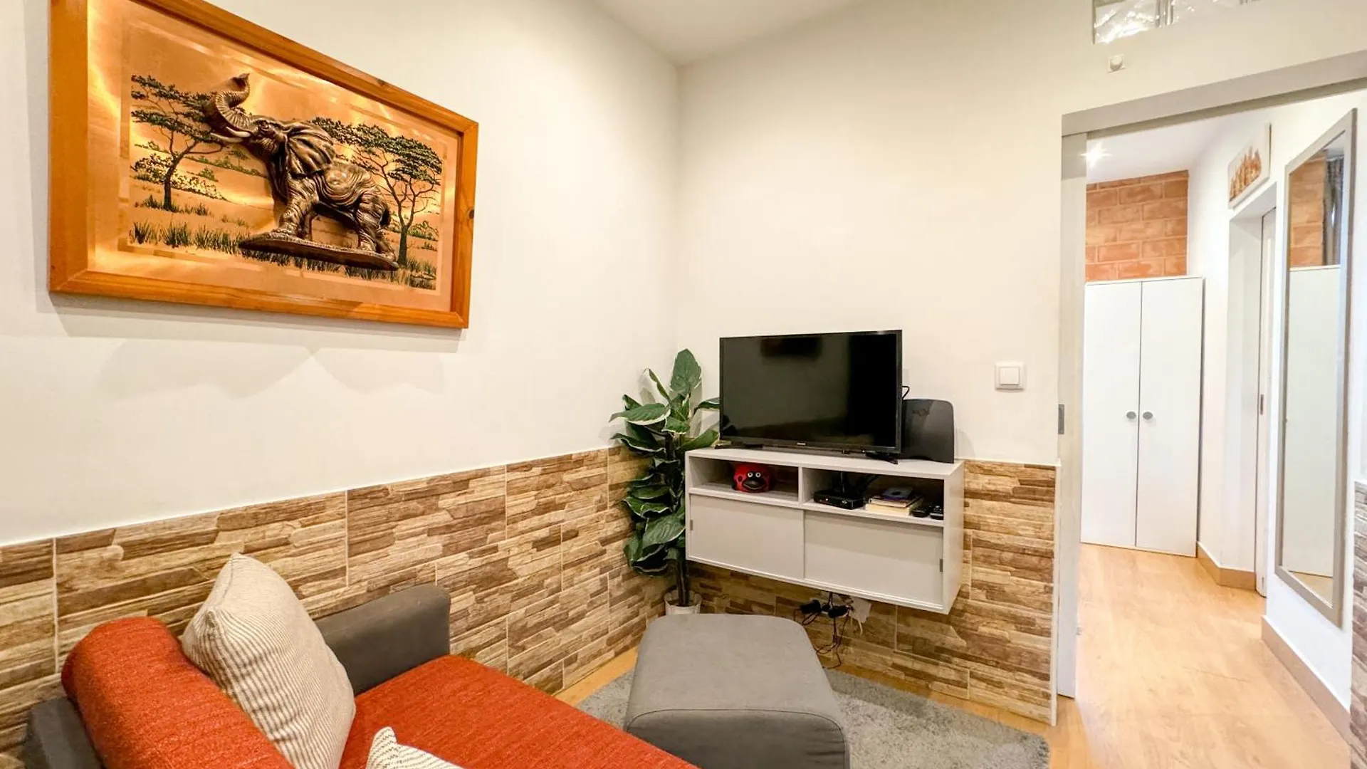 Quiet And Cozy, Easy Access To Lisbon Highlights #1880 Apartment